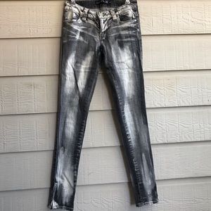 London Bridge Skinny Jeans with ankle zippers